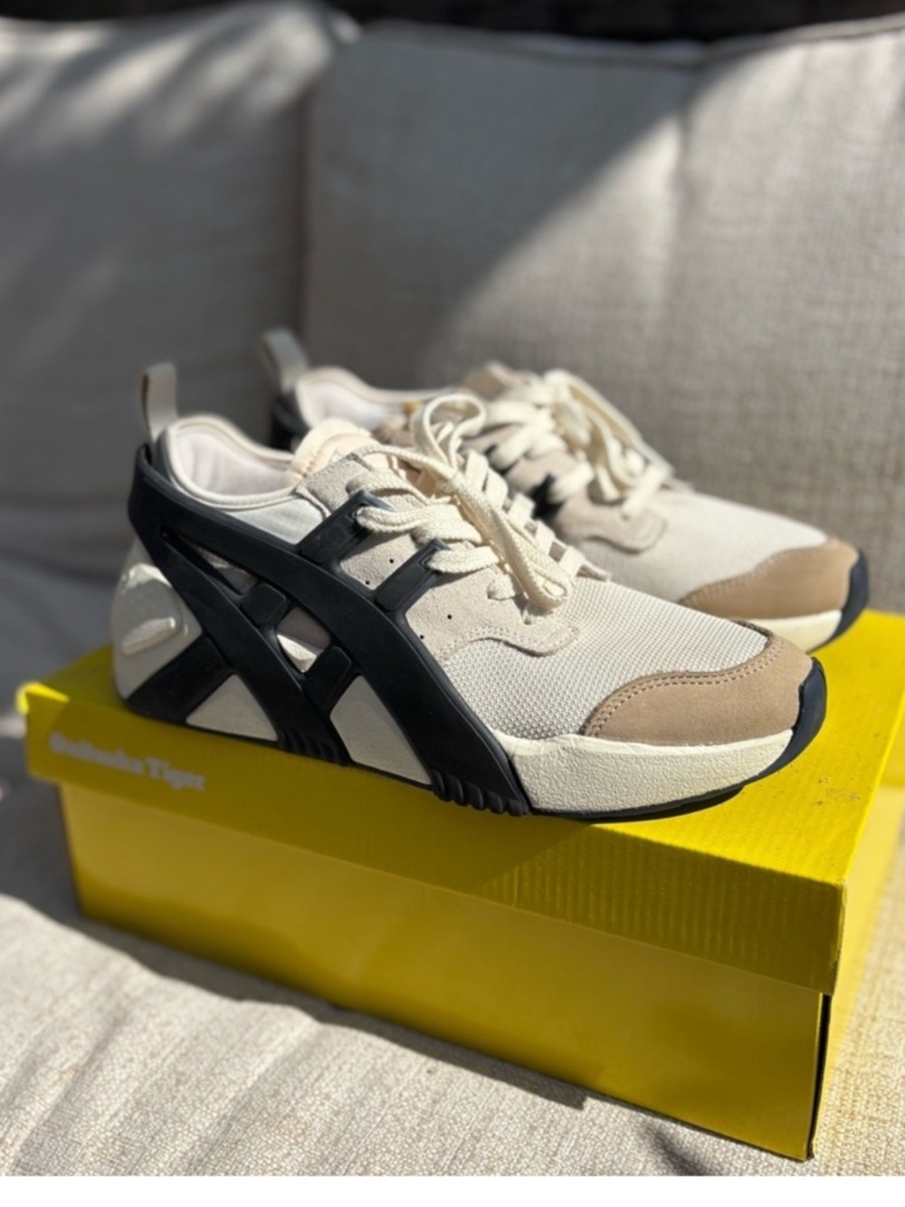 Onitsuka Tiger Beige & Black Runner Sneakers BIG LOGO TRAINER 2.0